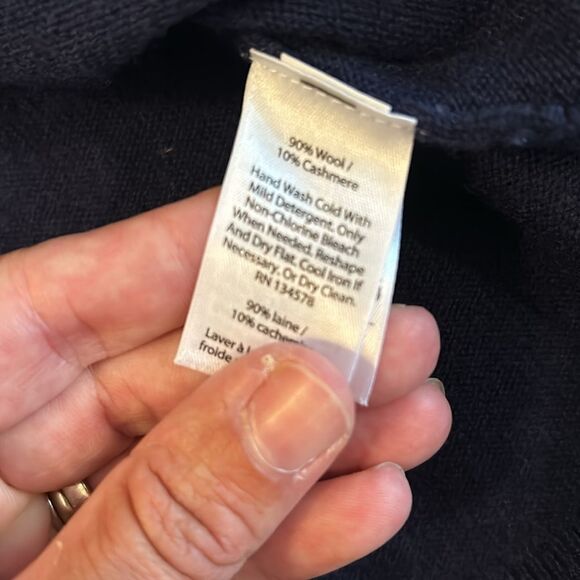 VINEYARD VINES WOOL AND CASHMERE BLEND NAVY V MECK SWEATER SIZE XS - Picture 5 of 5